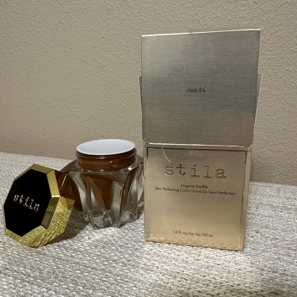 Stila Lingerie Soufflé Skin Perfecting Color Foundation shade 8